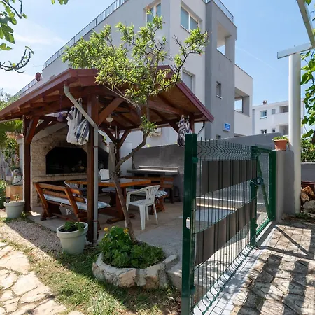 아파트 Slavica Near