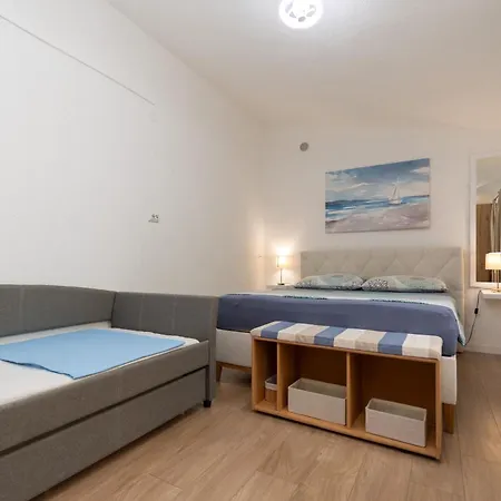 Slavica Near Apartman Vir